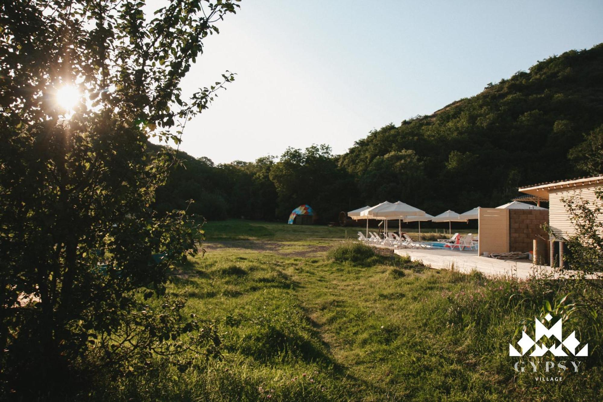 Gipsy Village Park Hotel Asureti 外观 照片