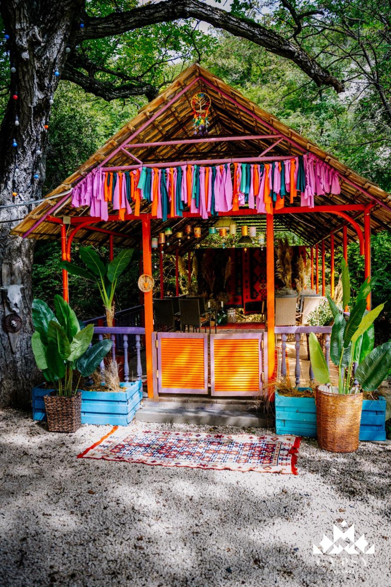 Gipsy Village Park Hotel Asureti 外观 照片