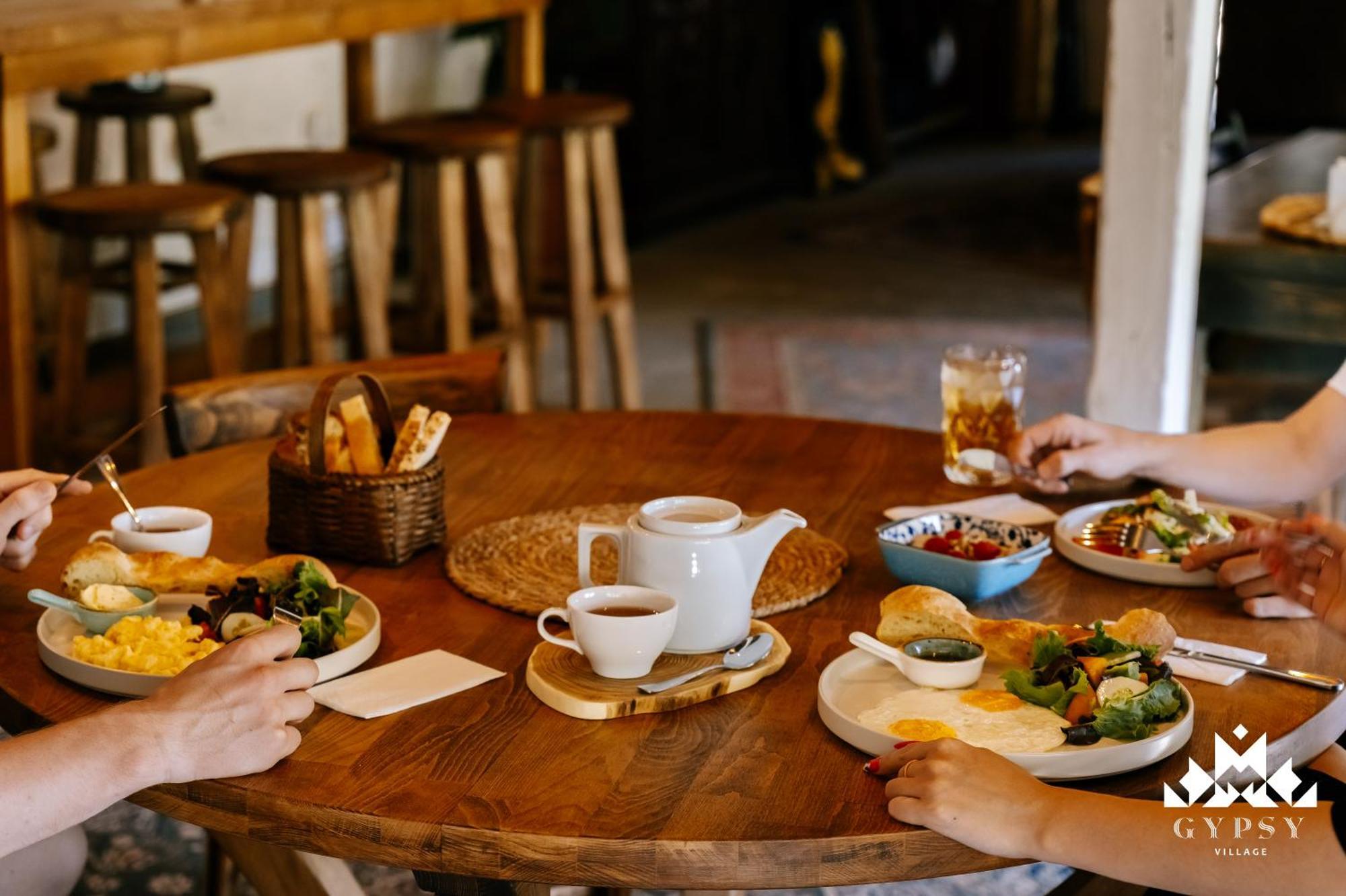 Gipsy Village Park Hotel Asureti 外观 照片