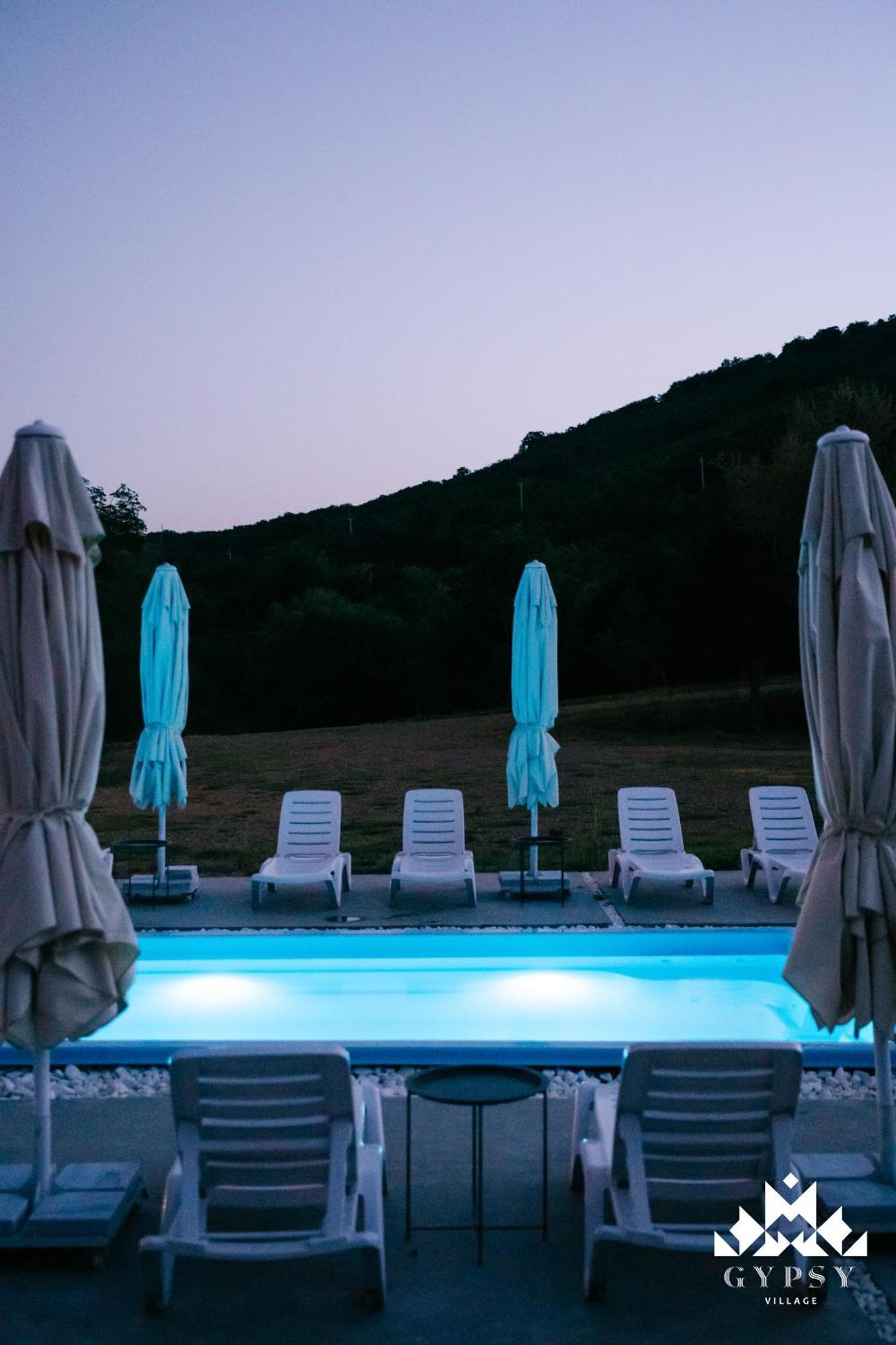 Gipsy Village Park Hotel Asureti 外观 照片