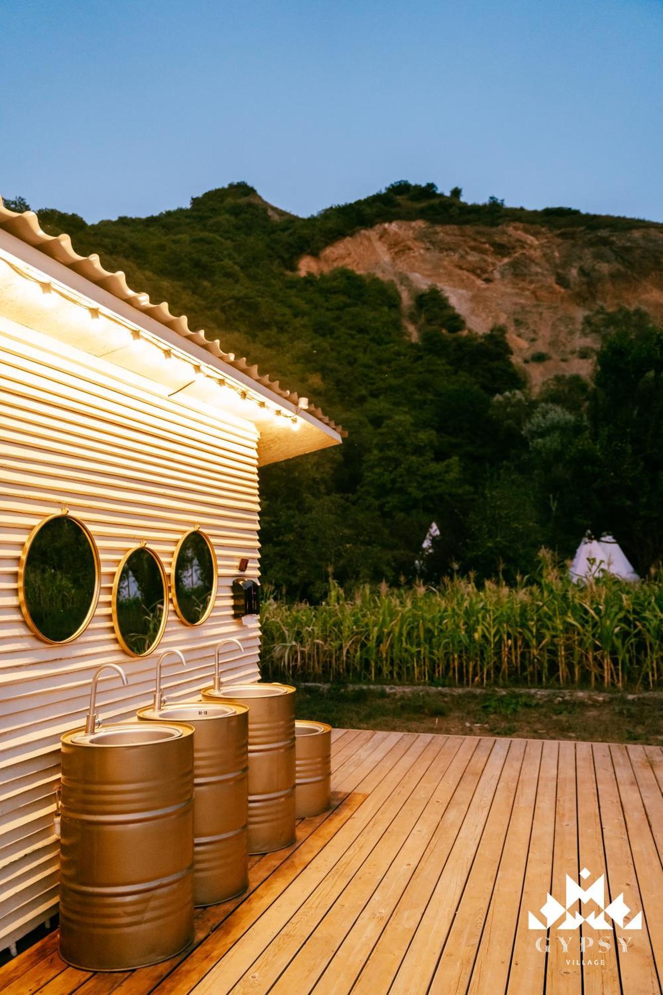 Gipsy Village Park Hotel Asureti 外观 照片